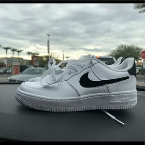 NIKE AIR FORCE ONES LV8 3